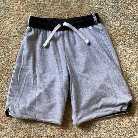 Boy’s mesh athletic shorts - Picture 4 of 11